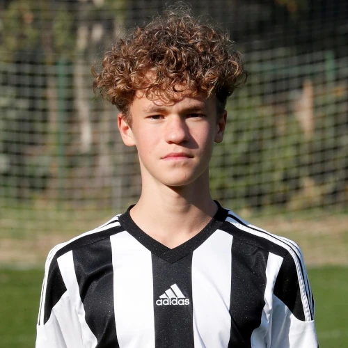 Futbolists Kirils Artjomovs